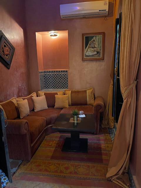 RIAD58BLU. MY GOOD LUCK WITH LODGINGS ON MY TRAVELS CONTINUE