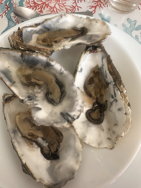 A FRENCH LUNCH. VIVE LA FRANCE !